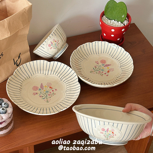 复古花瓣陶瓷餐具家用一人食碗盘套装碗碟碗具饭碗高颜值漂亮面碗