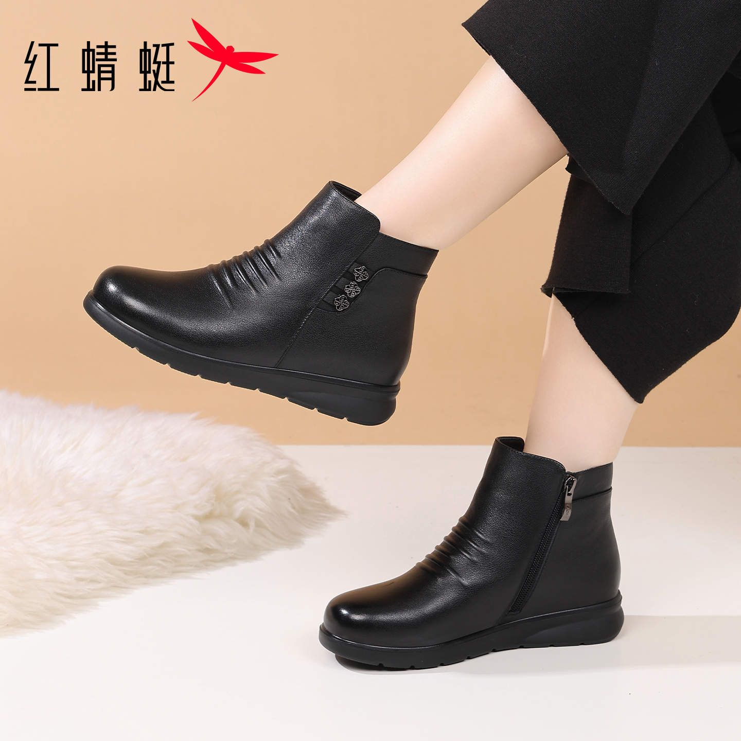 红蜻蜓冬季女鞋靴子女中筒短靴真皮加绒加厚保暖平底妈妈棉靴皮鞋