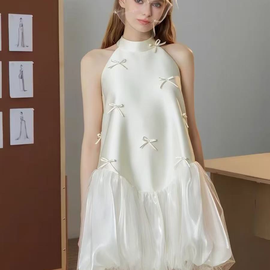 法式挂脖轻婚纱新娘订婚礼服小个可爱甜美晨袍领证登记生日小白裙图片