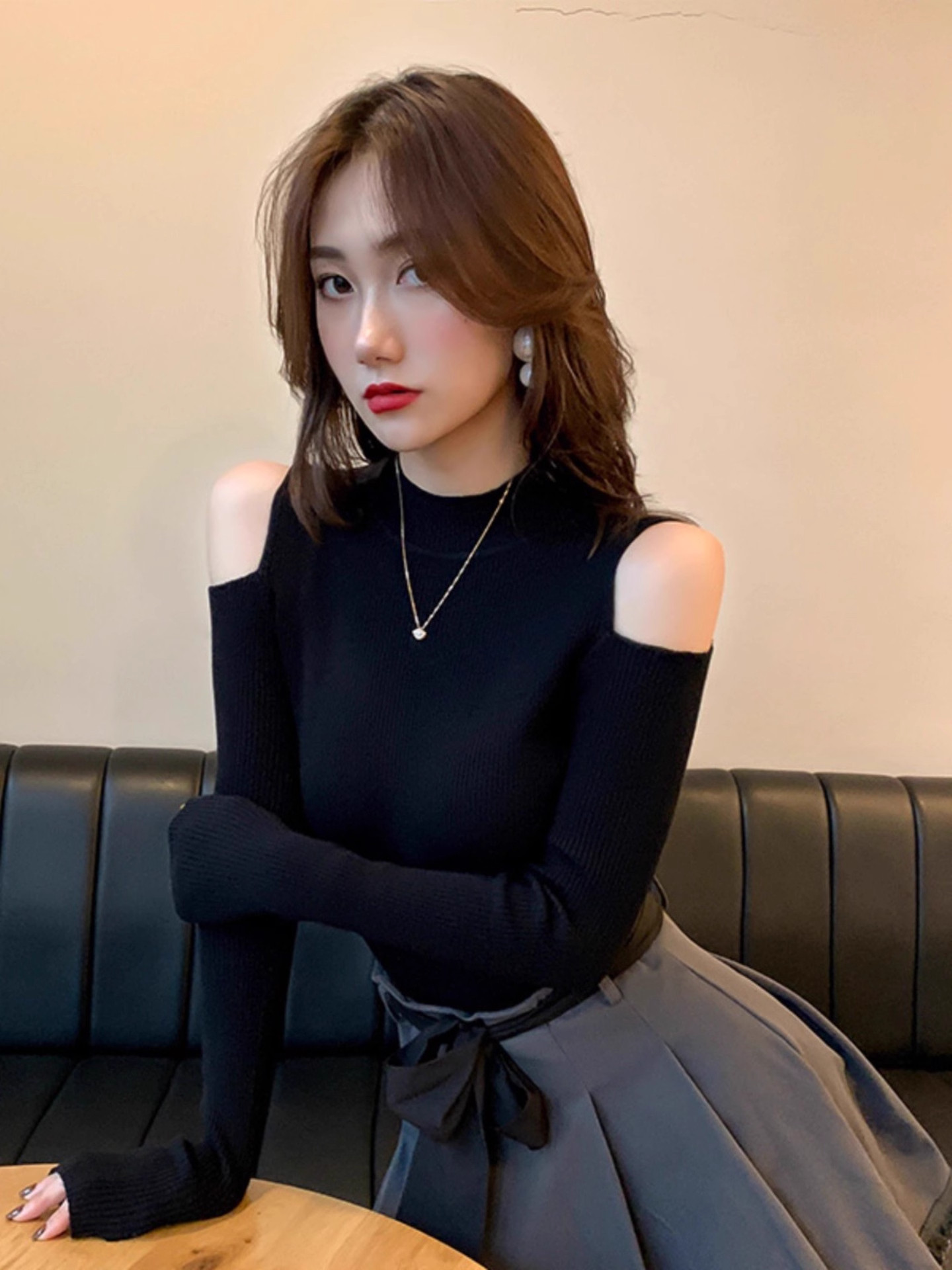 黑色镂空打底衫女春秋2025新款设计感小众修身显瘦针织衫露肩上衣