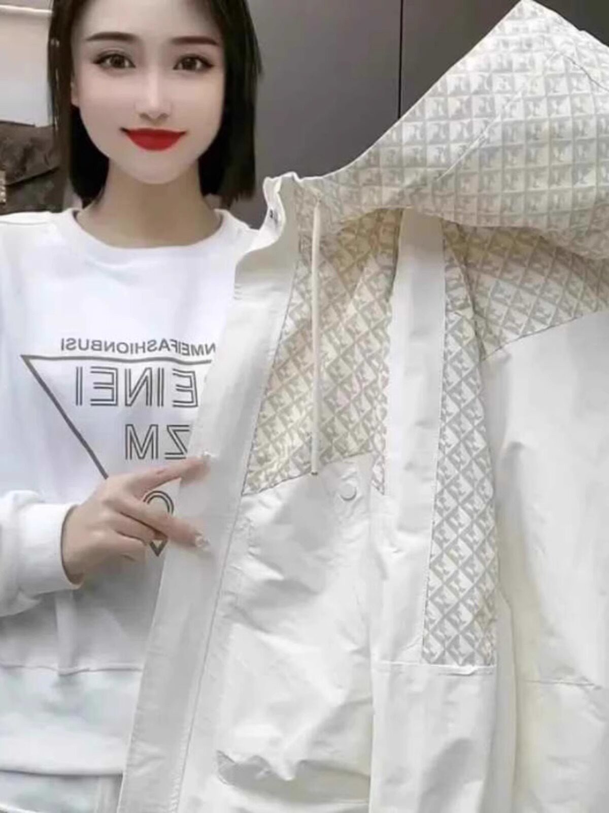 米白色冲锋衣外套女春秋2025年新款韩版休闲运动上衣宽松连帽夹克