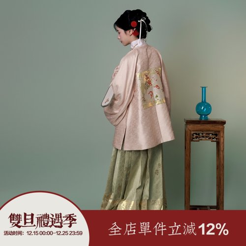 上遥居红色织金补服马面拜年汉服