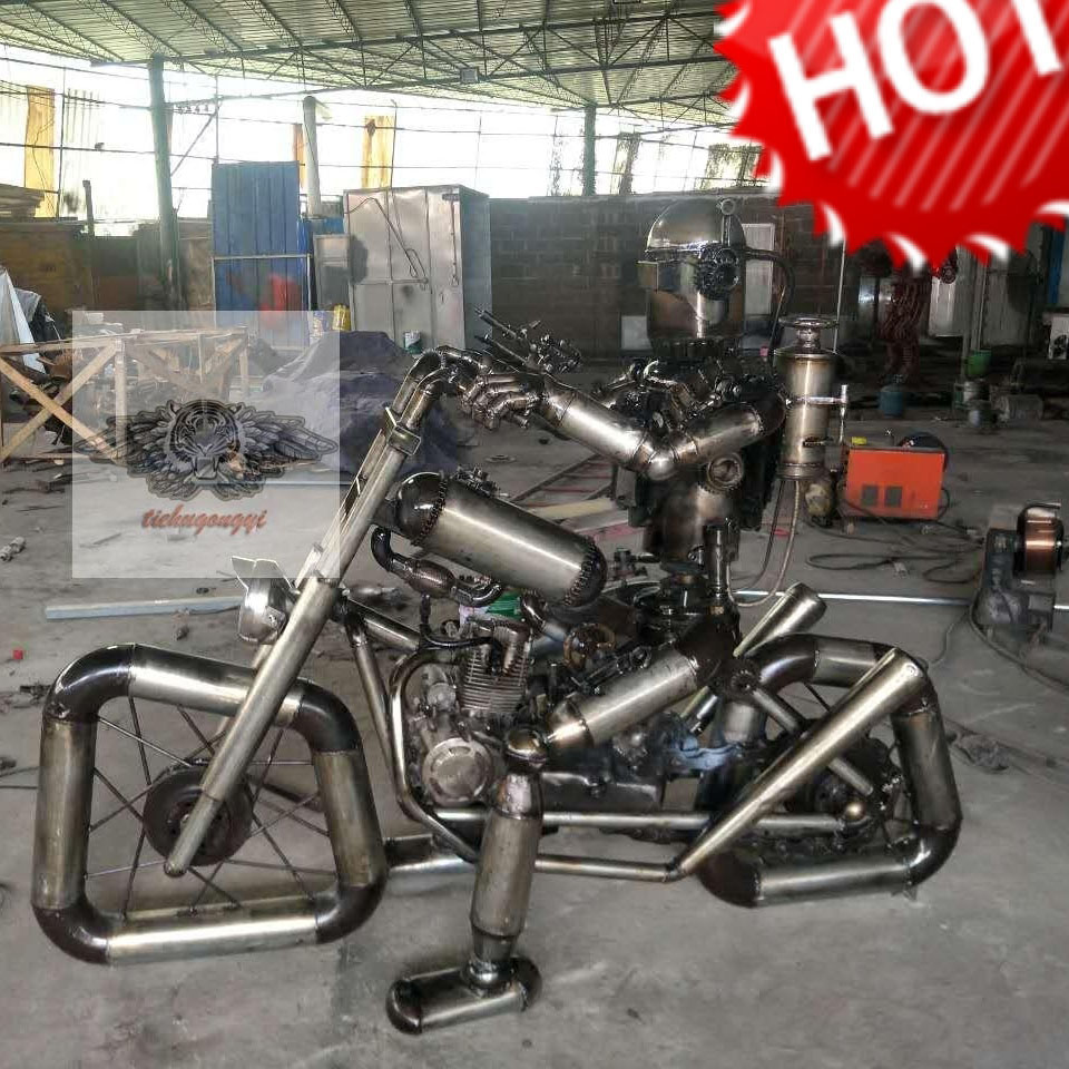 复古工业风怀旧铁艺机械摩托车店商场人物纯手工工艺落地创意餐厅