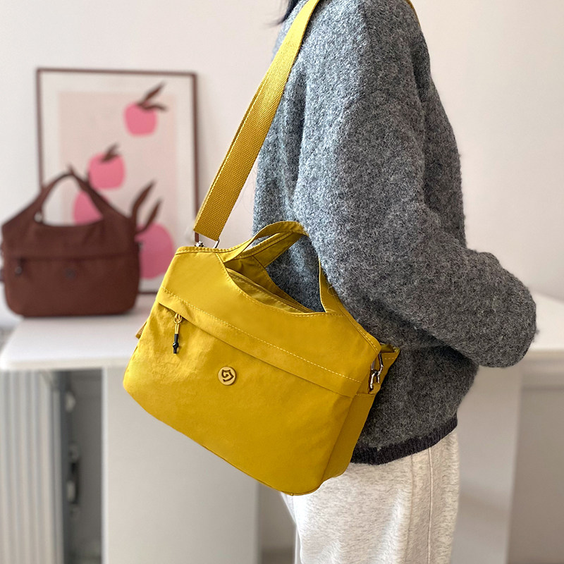 2025新款斜挎包女休闲大容量百搭通勤包牛津布便携单肩手提小方包