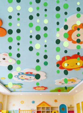 幼儿园教室春天布置环创装饰绿色圆形拉花吊饰简约现代主题挂饰
