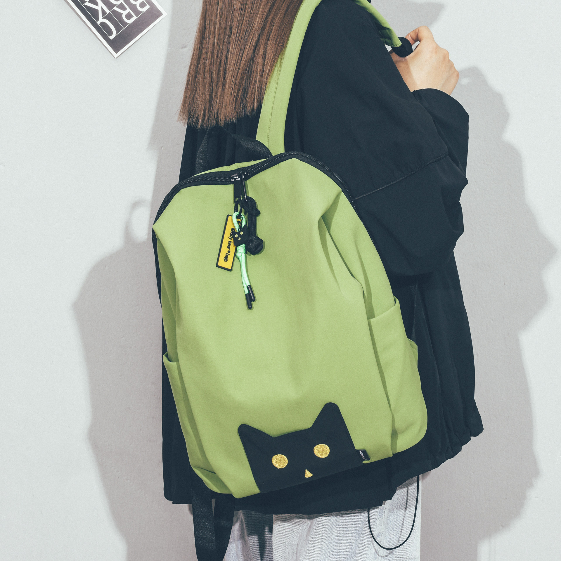 轻便双肩包女2026新款简约大学生书包大容量休闲通勤旅游电脑背包