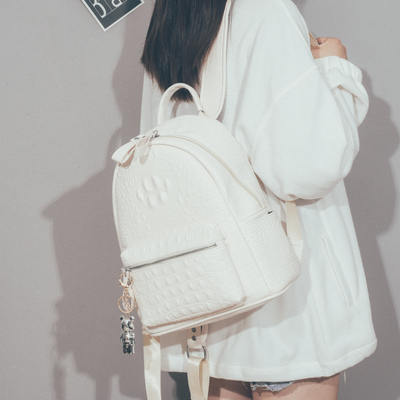 高级感鳄鱼纹双肩包女