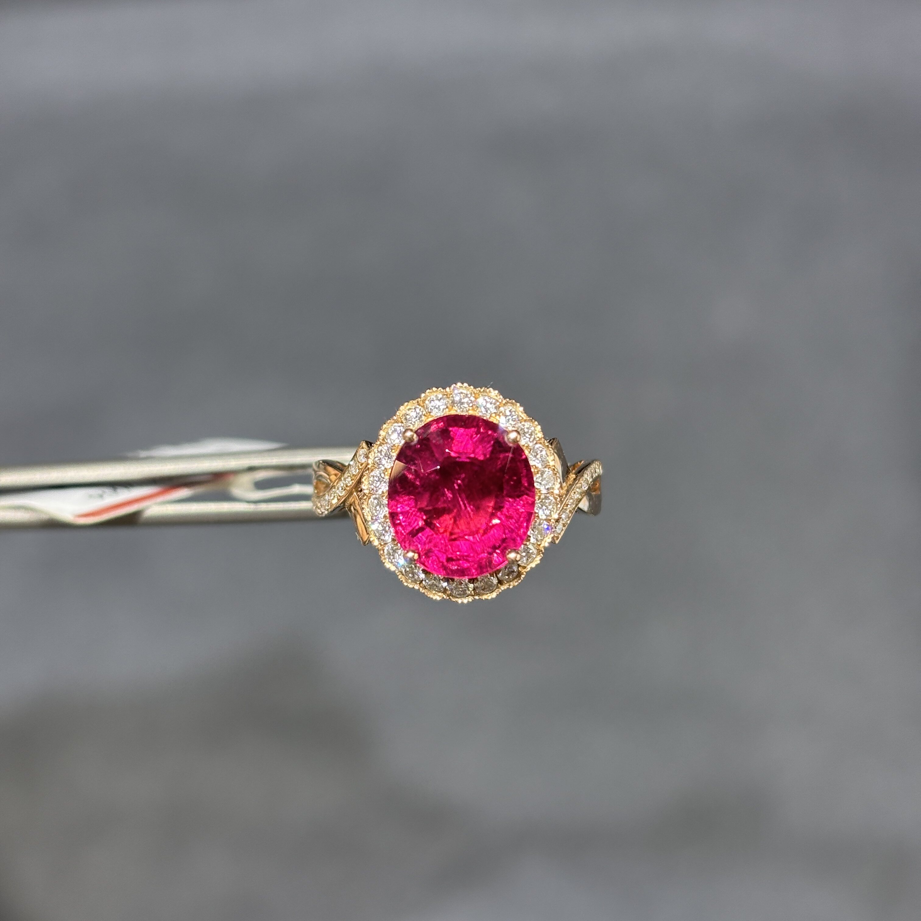 18k金天然卢比莱红碧玺戒指大圆形精切配钻石女戒正红豪华复古3.6