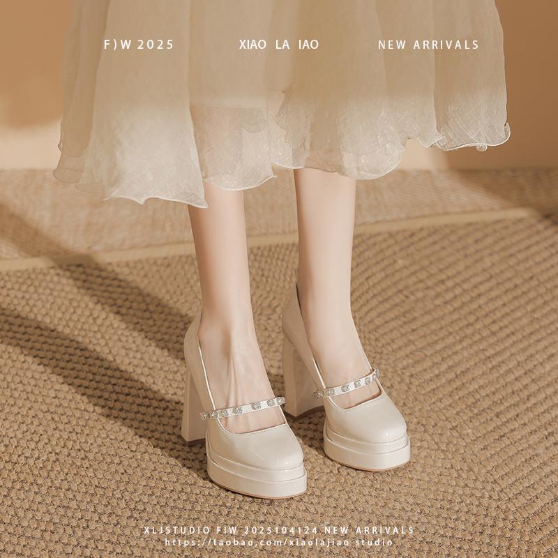 防水台厚底婚礼2025新款漆皮粗跟