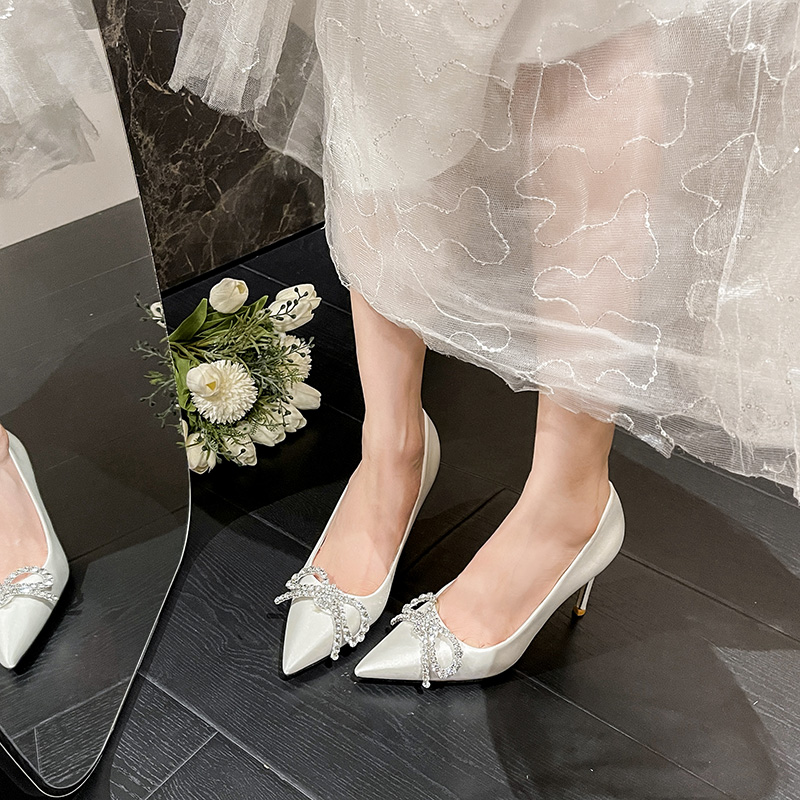 孕妇不累脚轻奢绸缎婚鞋女