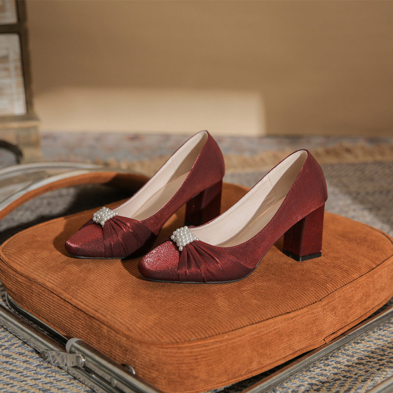 2024新款方头粗跟高跟鞋大码加肥加宽珍珠婚鞋女单鞋秀禾服仙女