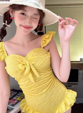 新款黄色纯欲风可爱泳装遮肉显瘦高级感钢托聚拢温泉度假保守显白