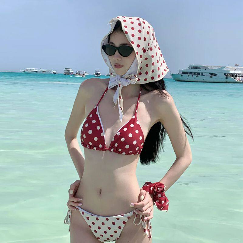 新款性感纯欲撞色红色波点泳池拍照温泉泳衣女分体比基尼泳装辣妹