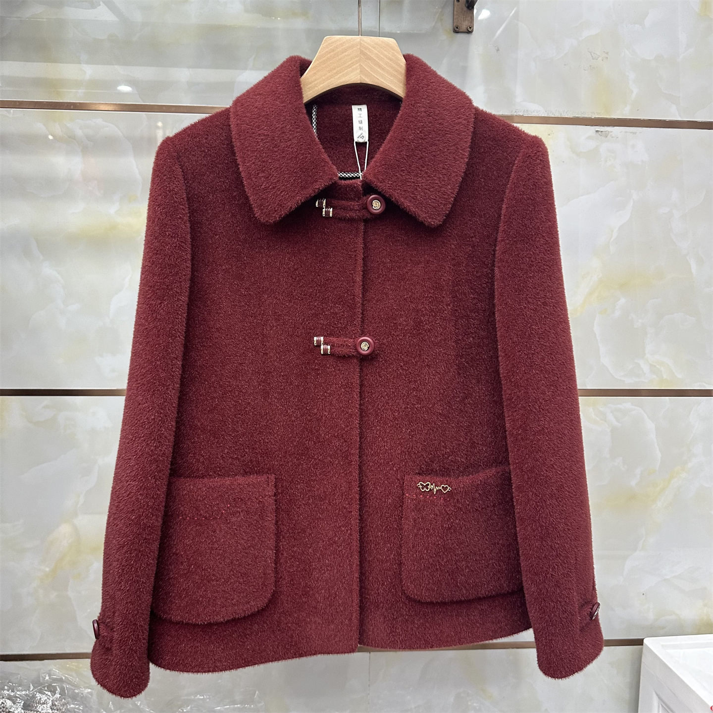 洋气简约妈妈短款盘扣貂绒大衣