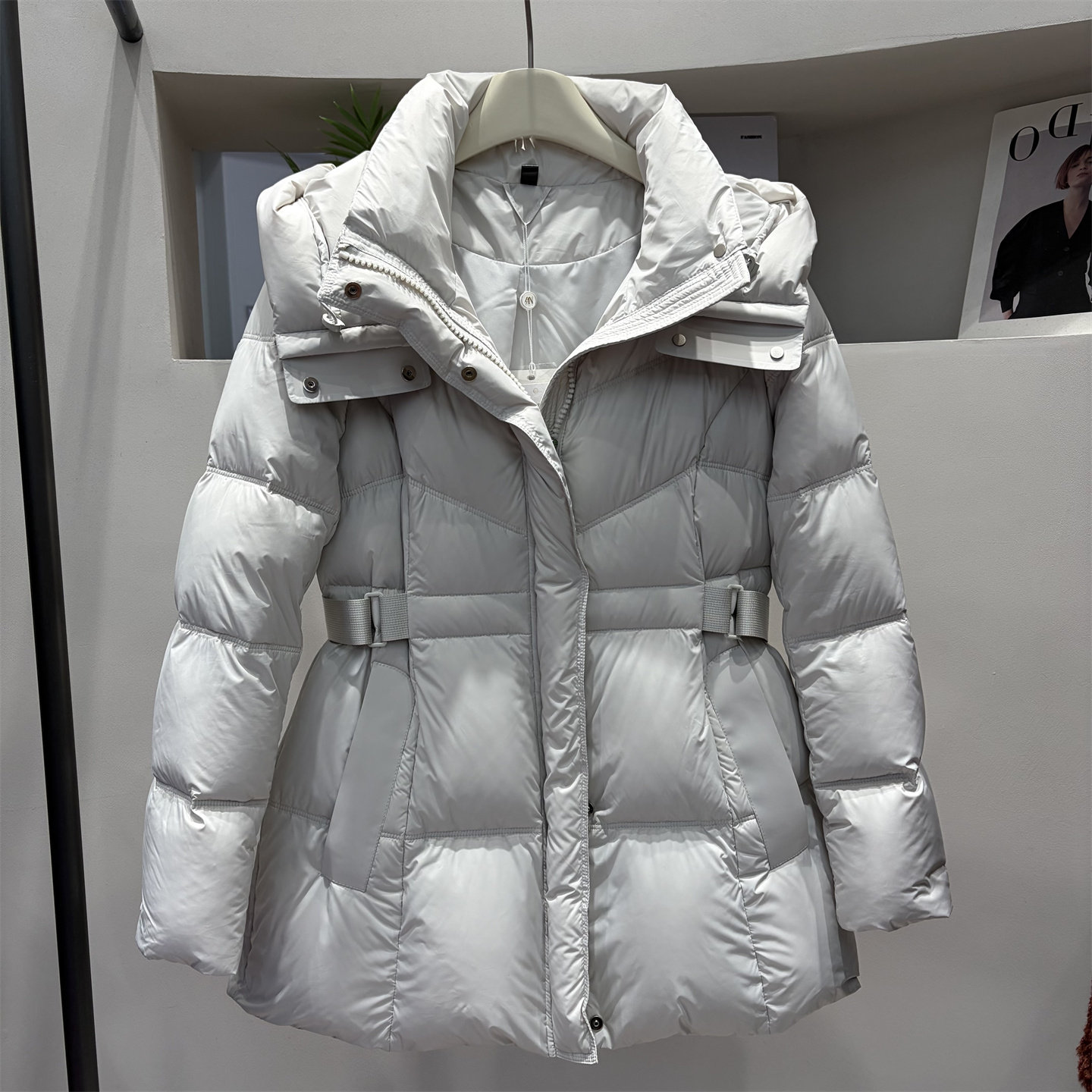 休闲风连帽中长款白鸭绒羽绒服女收腰显瘦高级感保暖外套