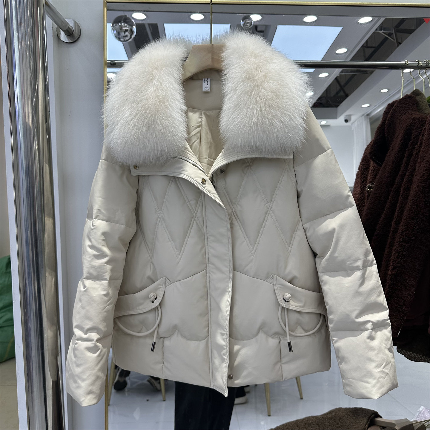 正品2025新款狐狸毛领PU皮羽绒服女短款加厚保暖白鸭绒外套