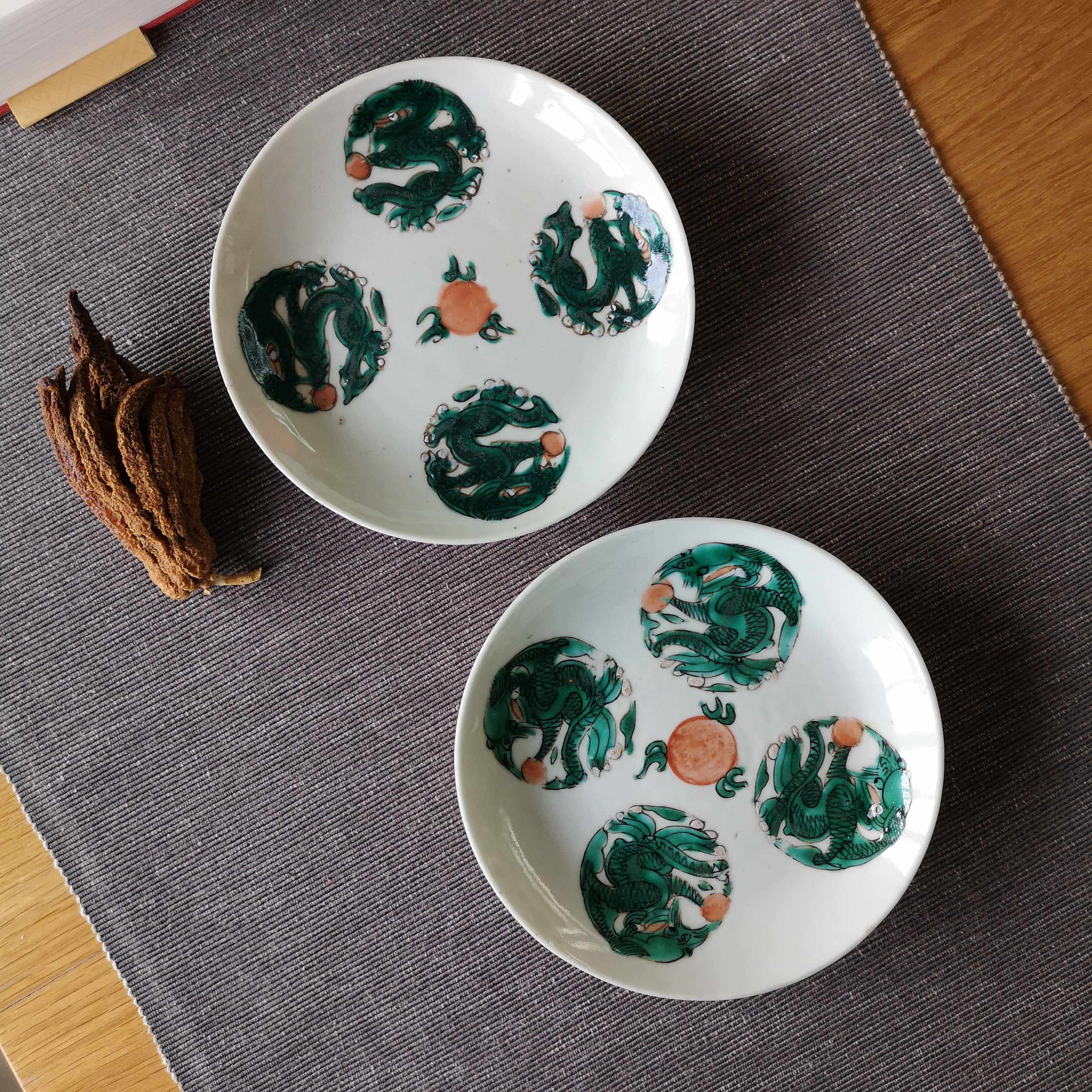 特价清代江南粉彩团龙盘茶果壶承老物件古董瓷器案头收纳摆件一对