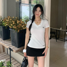橘子树在哪儿v领收腰短袖T恤女夏季款设计感辣妹正肩显瘦短款上衣