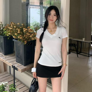 上衣 橘子树在哪儿v领收腰短袖 T恤女夏季 款 设计感辣妹正肩显瘦短款