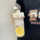 Мухан Пластиковая водяная чашка для мужчин и женщин с высокой температурной сопротивлением в летней спортивной чашке для устойчивости к падению Портативные студенты Простая повседневная чашка