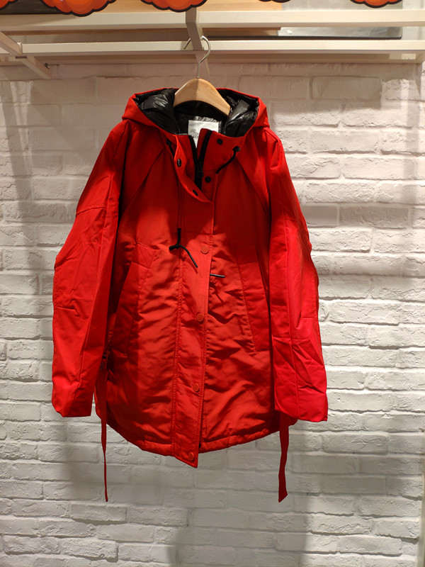 米蔻百家好新款红色休闲羽绒服