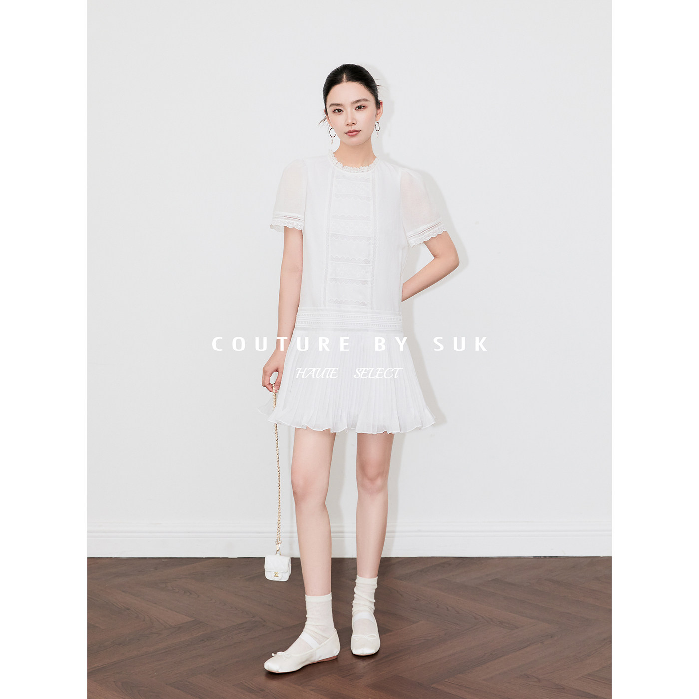 SUK 线条流转！白色蕾丝褶皱圆领短袖连衣裙女短裙气质夏季新款