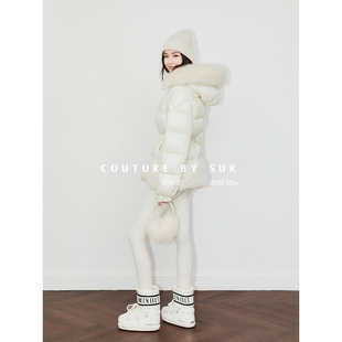 SUK 亮面连帽毛领90白鹅绒保暖优雅收腰毛领手套羽绒服 暖意倾城