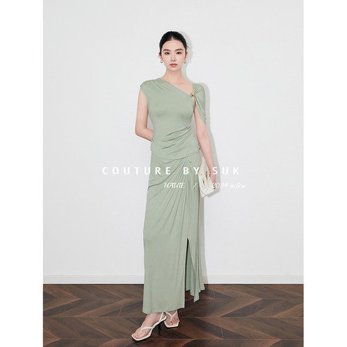 不对称斜肩领修身针织古典浪漫