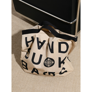 獨家设计撞色字母手提包 时髦帆布包订制logo包 SUK 点睛单品