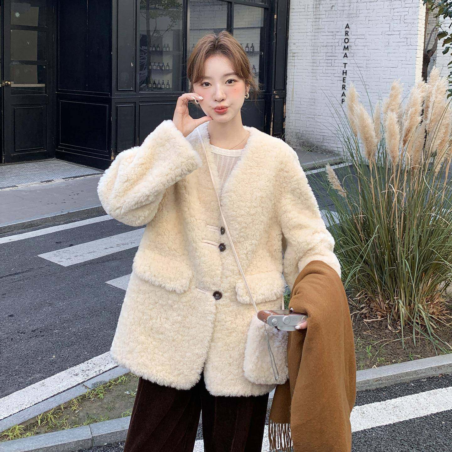 白色V软糯羊羔毛外套女短款20领2款5冬新好看加绒B201-Q27加厚仿