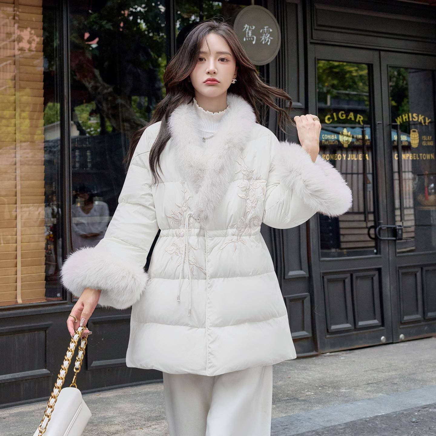 2025冬中刺绣轻薄新Y255505-式盘扣羽绒季服狸真毛领羽绒服外套Y2