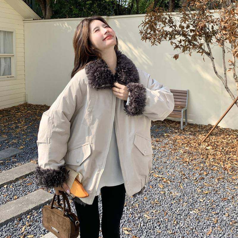 D013-263卡其色羔派克服女季2025年新羊款韩系复古两冬面穿毛气质