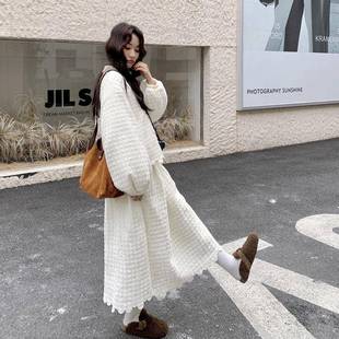 米白俏皮减龄压花丝件绒身羽绒服套装女2025色冬新款C151-W25气质