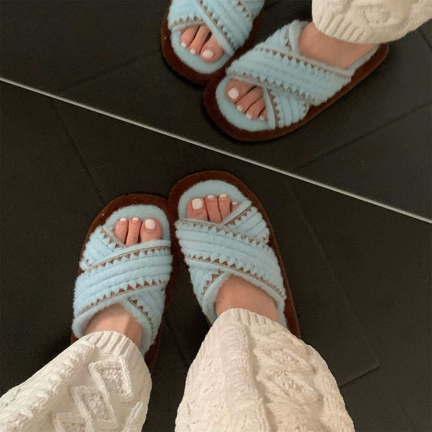2026新款复古交叉带法式复古毛毛拖鞋家居秋冬卧室女士一字棉拖鞋