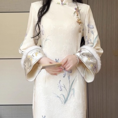 抹茶麻薯2025年冬季新款高端气质改良旗袍少女花朵年轻款新中式