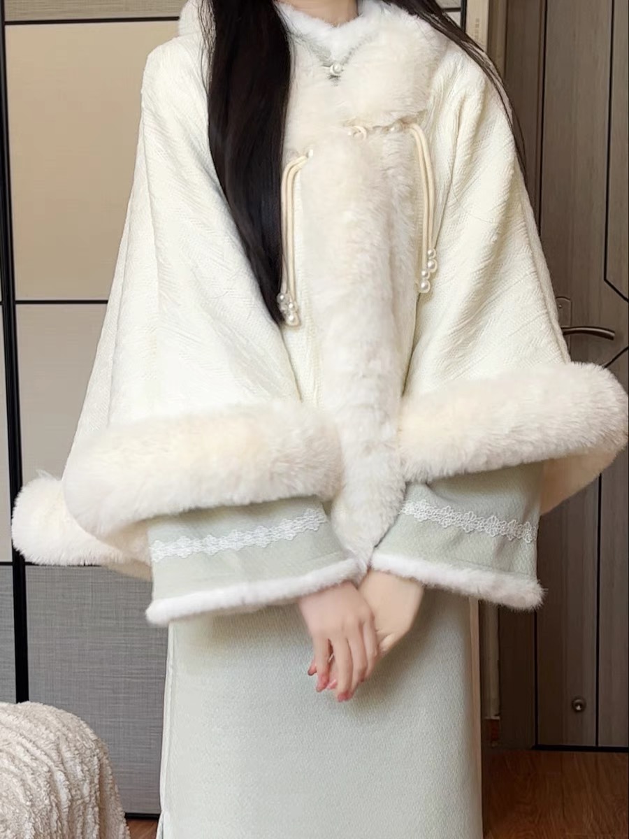 抹茶麻薯2025年新款新中式披肩日常优雅披风加厚秋冬款毛绒斗篷