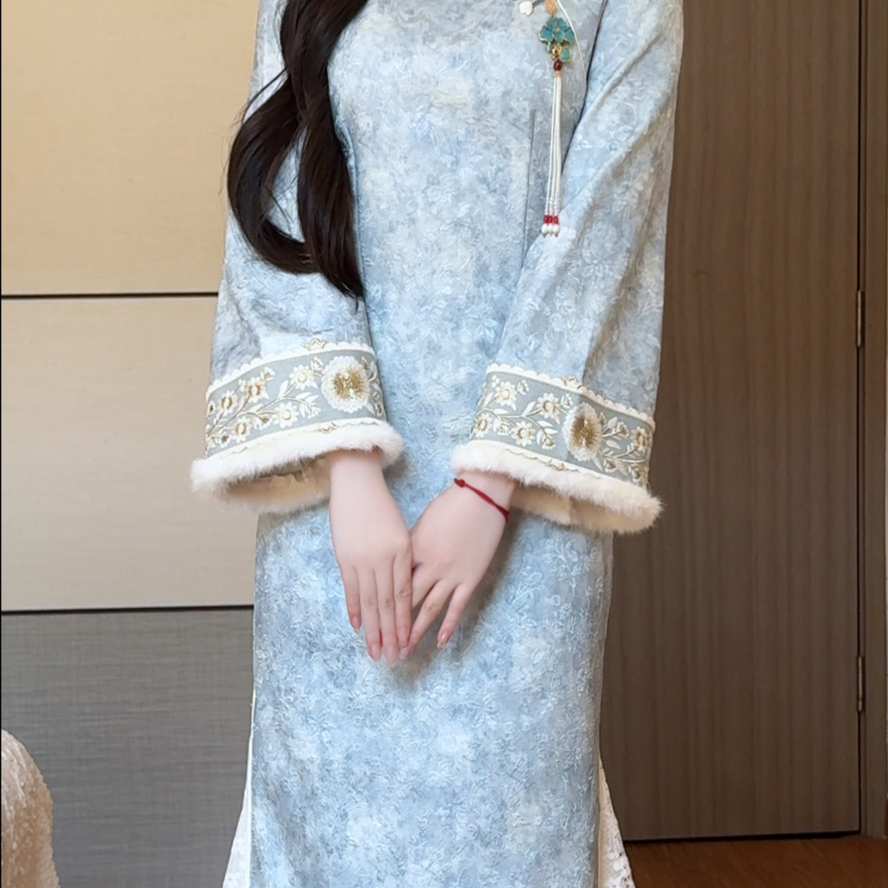 抹茶麻薯2025冬季新款加绒加厚毛倒大袖旗袍刺绣复合提花改良旗袍