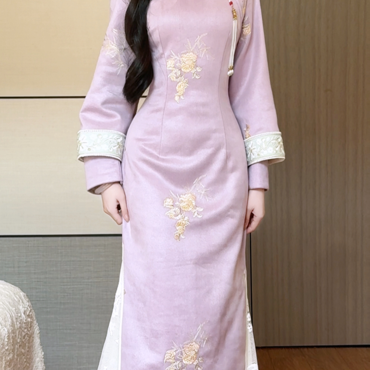 抹茶麻薯2025冬季新款绣花加绒加厚长款旗袍浅紫色淑女修身气质