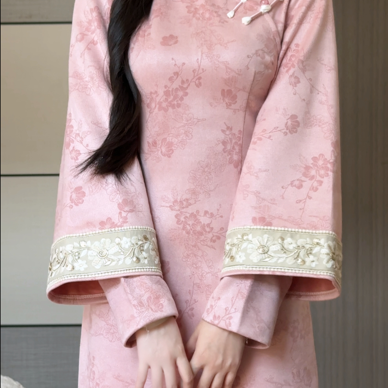 抹茶麻薯2025年秋季新款粉色素雅新中式改良倒大袖旗袍淑女范日常
