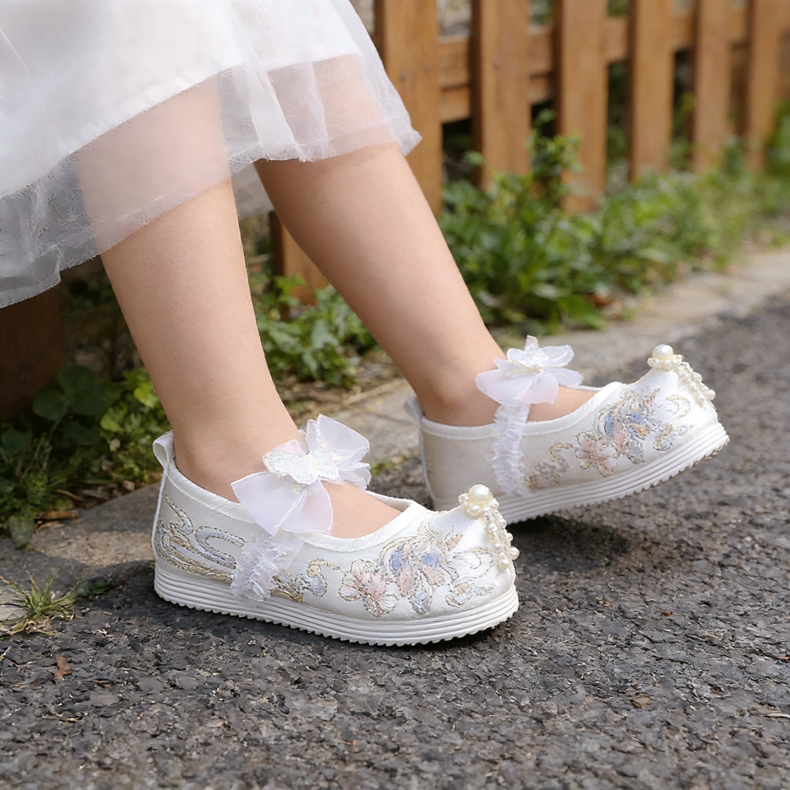 春季女童绣花鞋古风儿童汉服鞋古装老北京手工布鞋小孩中童鞋白色
