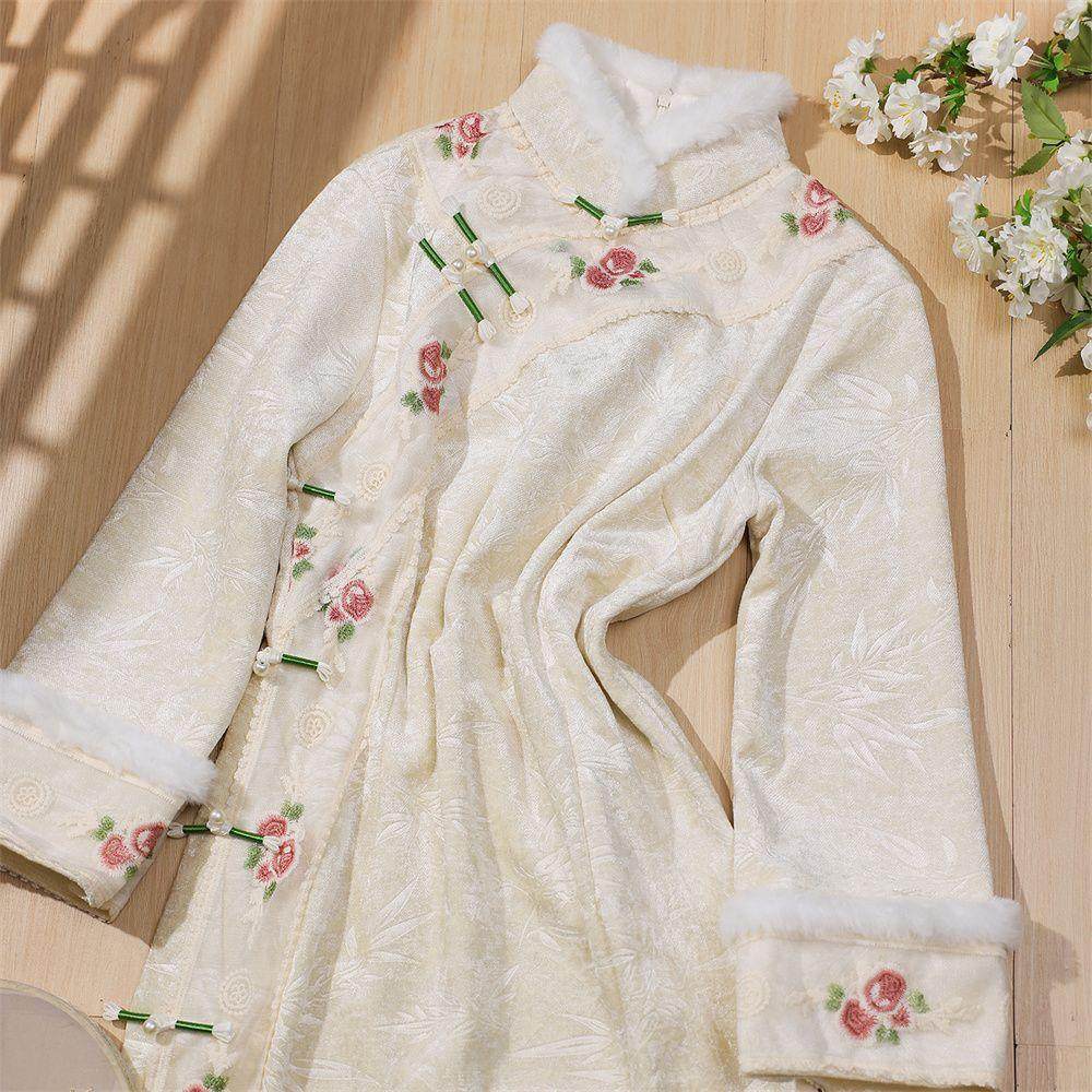 2025米色毛绒新款复古风改良加绒旗袍中式保暖日常可穿气质连衣裙