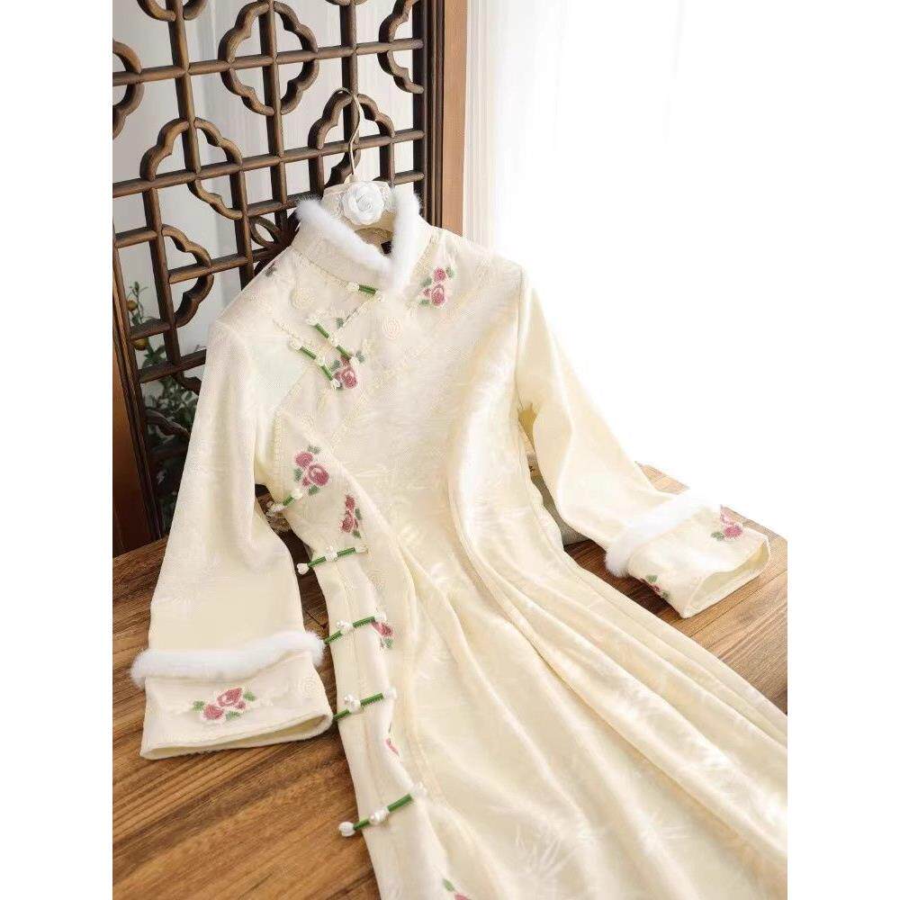 旗袍冬季复古2025加厚新款加绒米色日常保暖连衣裙中式改良旗袍裙