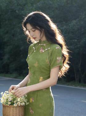 修身牛油果旅行出氛围旗袍显瘦民国款礼服印花短袖感绿片长连衣裙