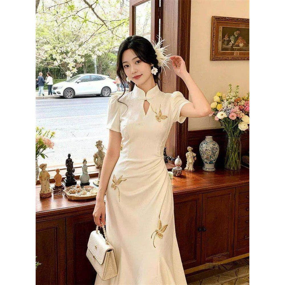 新中式轻礼服白色蝴蝶刺绣旗袍女长款立领短袖显瘦日常国风连衣裙