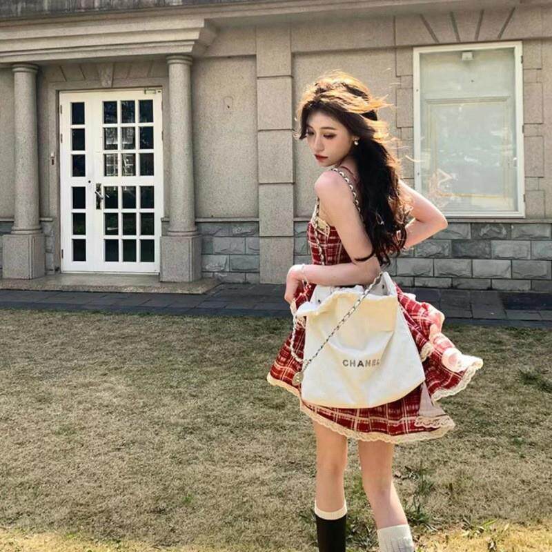 小个子高级感显白红色蓬蓬短裙2025夏季新款蕾丝边气质吊带连衣裙