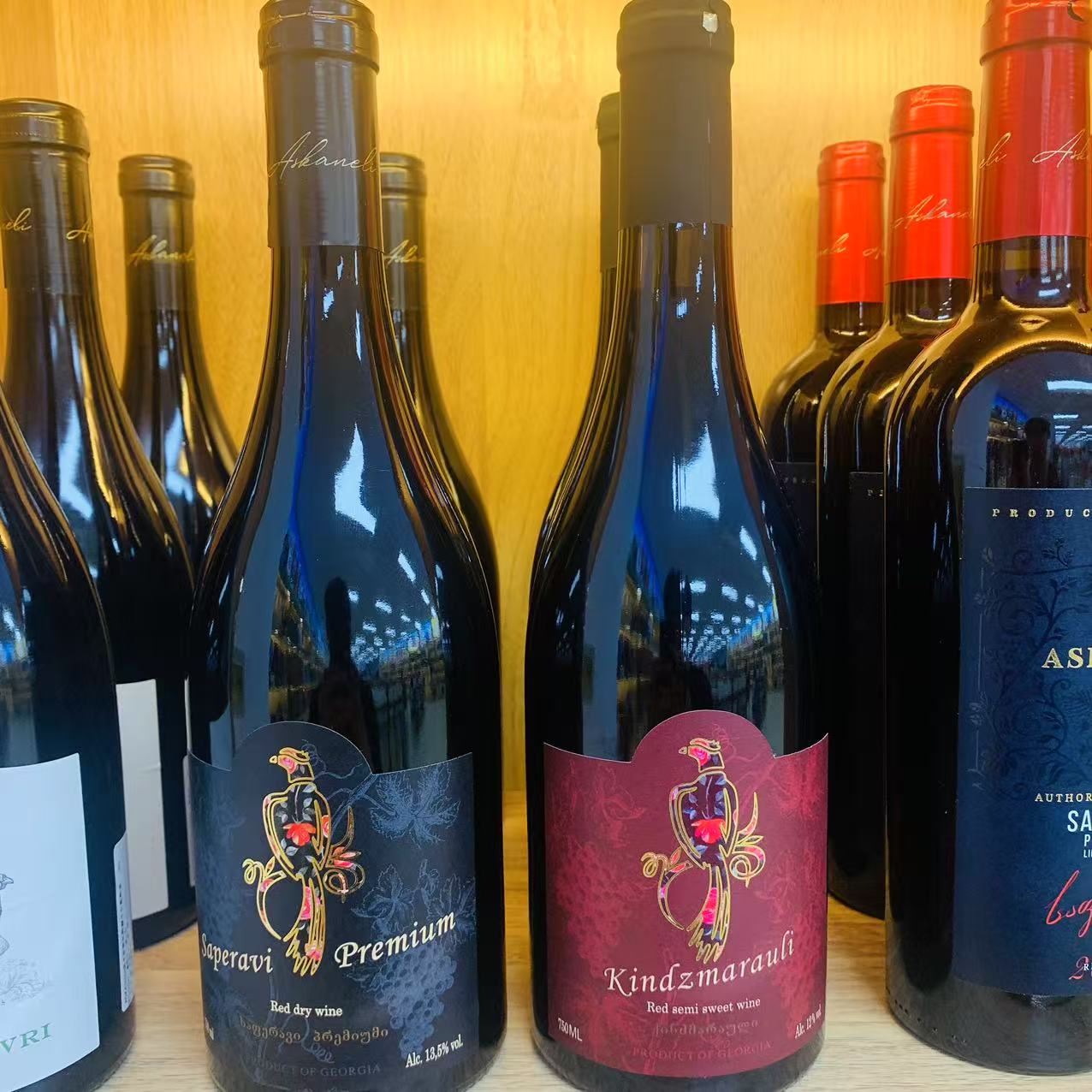 格鲁吉亚麝香萨半甜干红葡萄酒