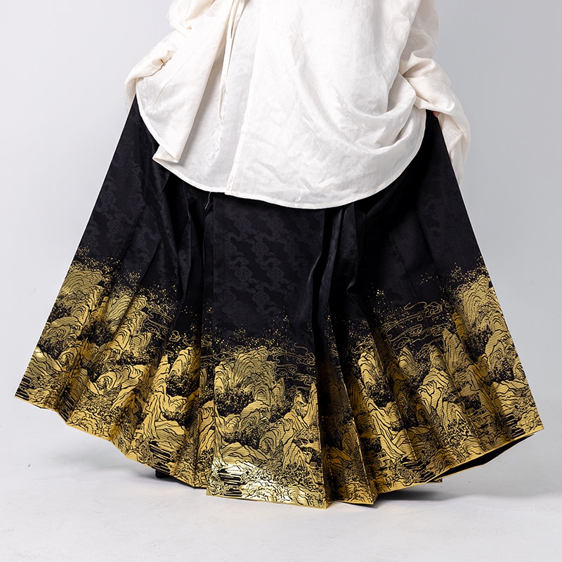 南山集织金山水平价马面裙