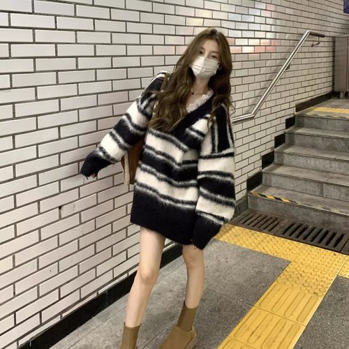 韩系气质休闲撞色毛衣女2024年秋冬新款宽松条纹百搭v领套头上衣