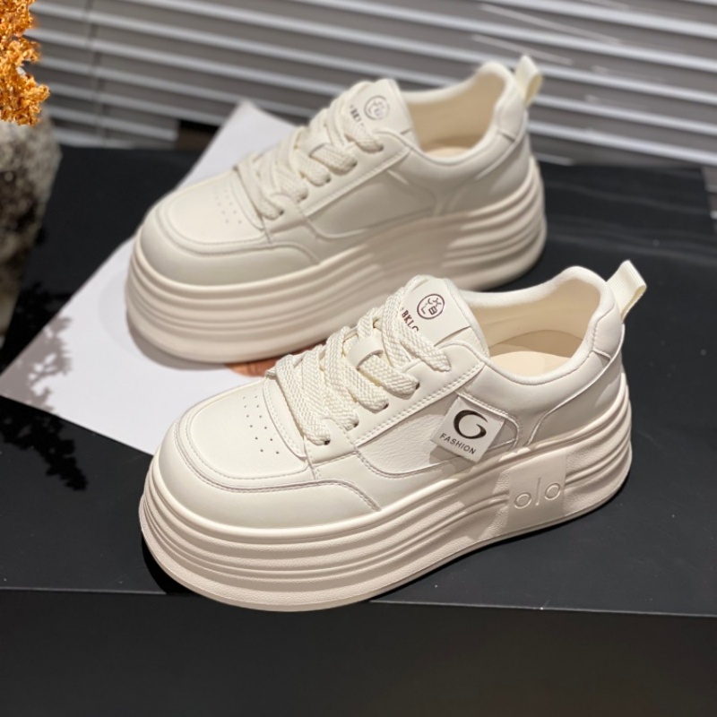 2025冬季新款休闲风厚底小白鞋小个子防滑松糕运动板鞋百搭时尚女