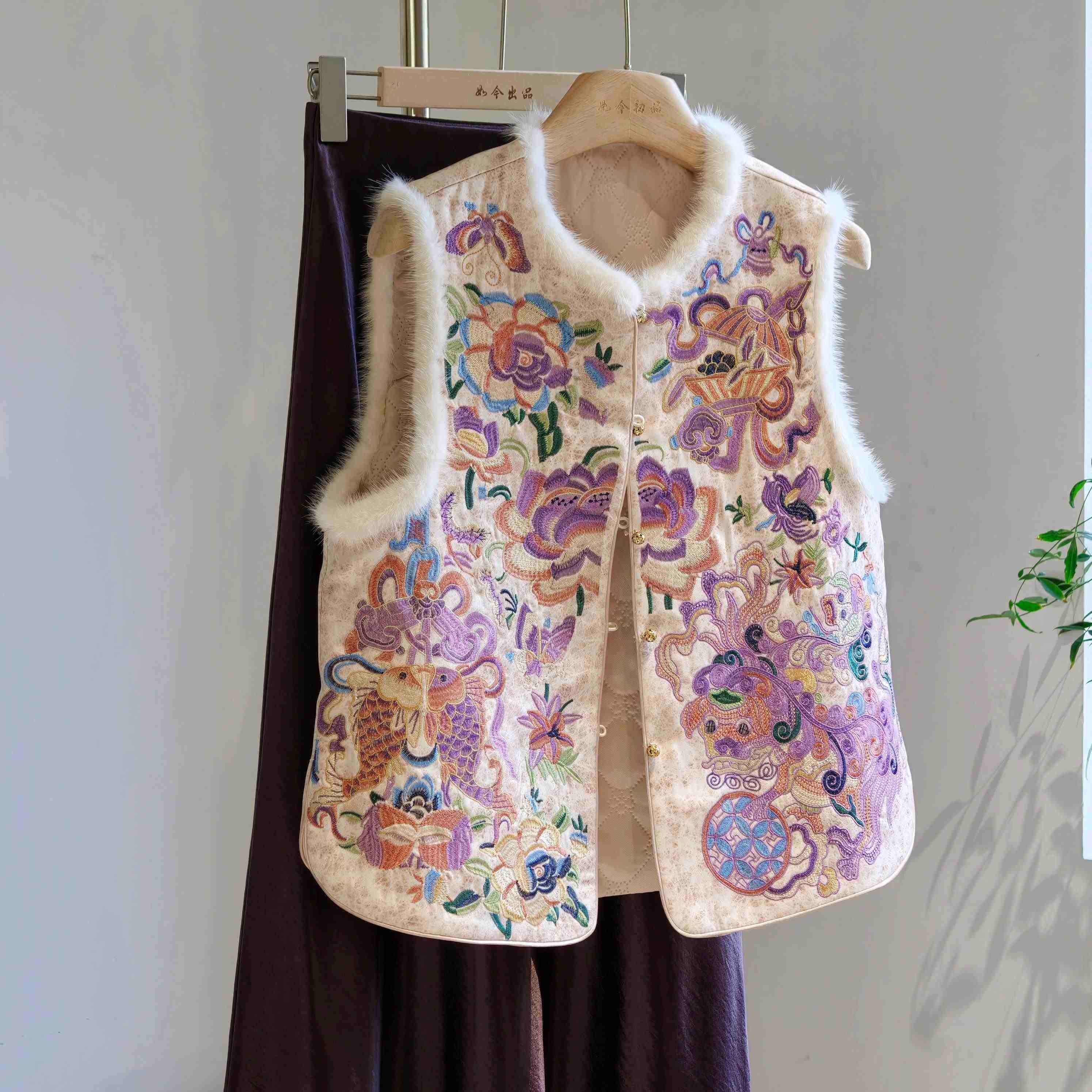 专柜大牌撤回尾单捡漏外贸高端紫色重工马甲夹背心盘扣唐装新中式,女装/女士精品,马夹,淘宝优惠券,粉丝福利购,淘宝优惠卷